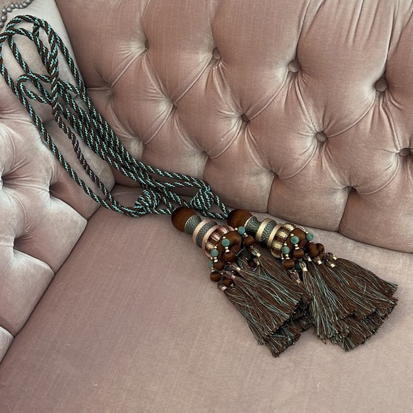 SET OF 2 DRAPE TIES WITH TASSELS - Picture 10 of 17